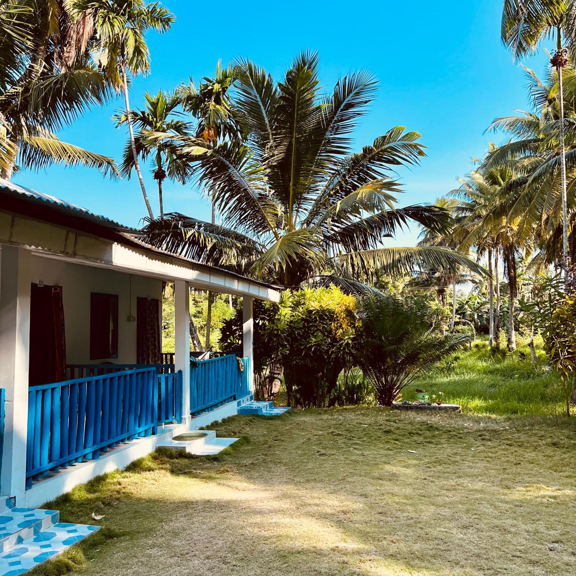 Blue Sea Restaurant & Bungalows Sitapur Exteriör bild