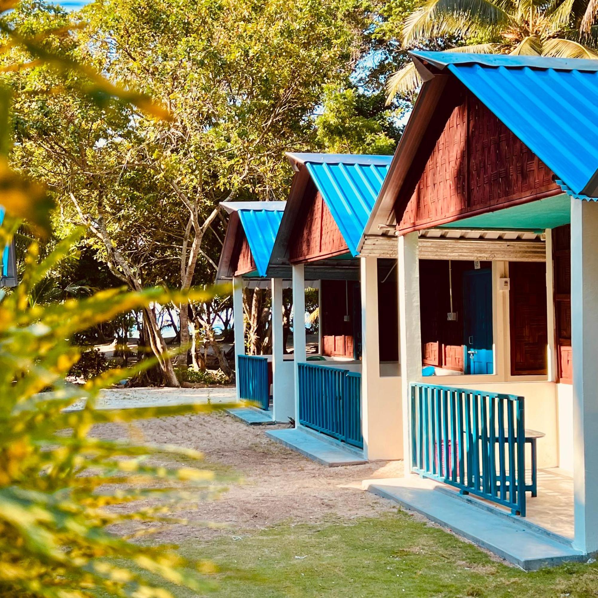 Blue Sea Restaurant & Bungalows Sitapur Exteriör bild