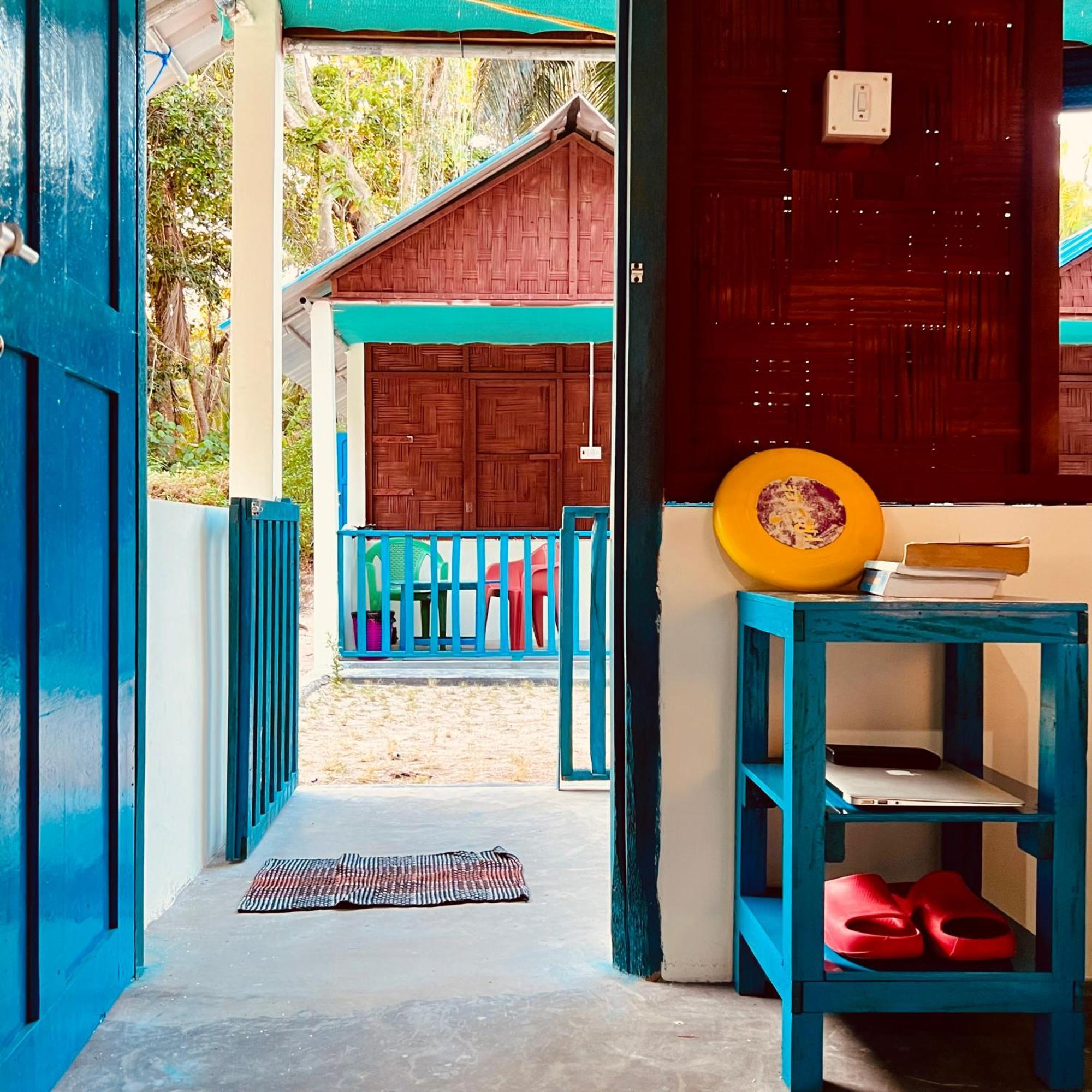 Blue Sea Restaurant & Bungalows Sitapur Exteriör bild