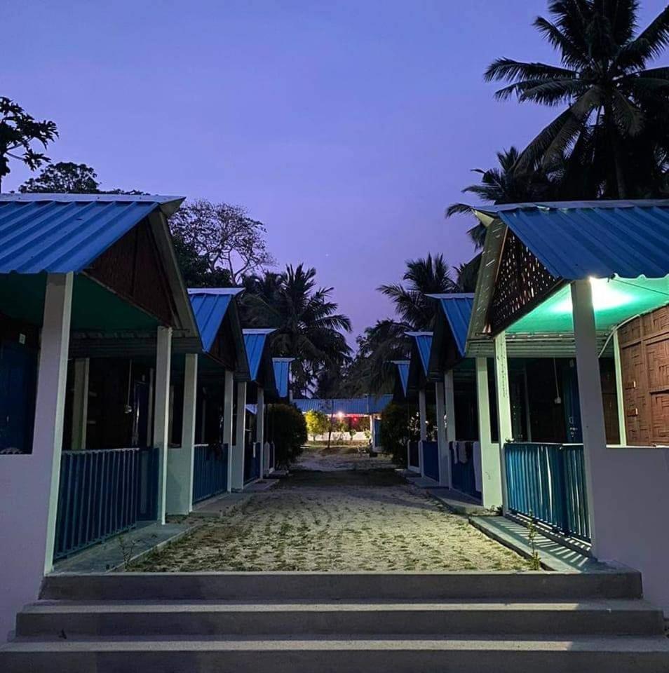 Blue Sea Restaurant & Bungalows Sitapur Exteriör bild